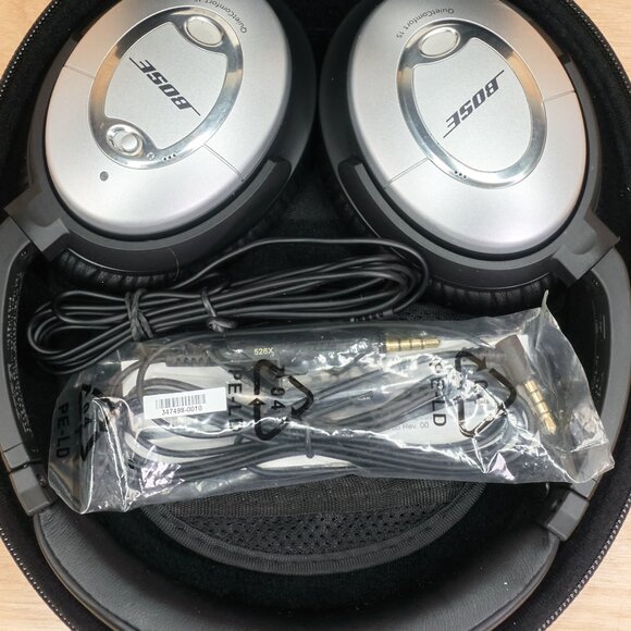 Bose QuietComfort 15 Acoustic Noise Cancelling Headphones, with case - Picture 3 of 11